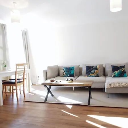 Fettes - Homely 2bd In Quiet Development *