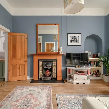 Quiet 1-bed Flat By The Meadows