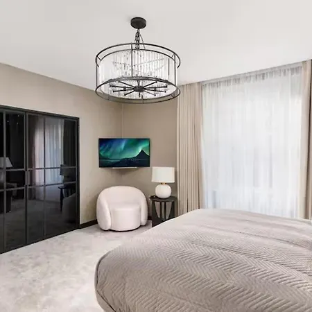 Near Transport - Hot Tub - Fireplace - Sleeps 2 Apartman *