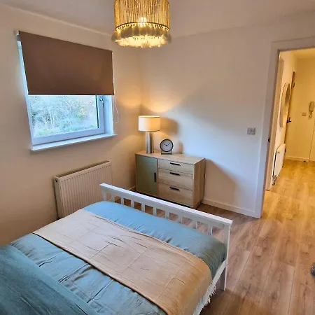 7 Min From Airport 2 Bedroom *