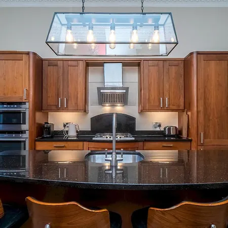 Georgian Elegance With Patio Garden West End - Pass The Keys *