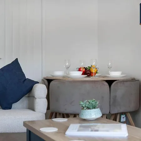 아파트 Fraser Apartment- 2 Bedrooms Inverleith, 에든버러