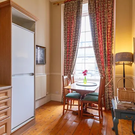 Regal 2bd Georgian Flat In The Heart Of אדינבורו