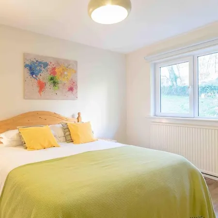Tranquil 2 Bed Flat, Free Parking, Near Murrayfield & Centre * Edinburgh