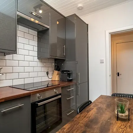 Charming 2-bed Flat Steps From The Royal Mile - Pass The Keys *