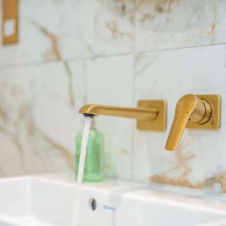 Dragon Luxury At Rutland Square *