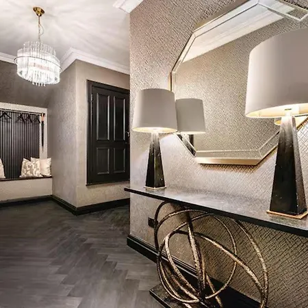 Near Transport - Hot Tub - Fireplace - Sleeps 2 דירה אדינבורו