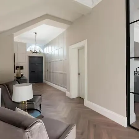 Family Small Group - Parking - Wifi - Sleeps 6 Apartment Edinburgh