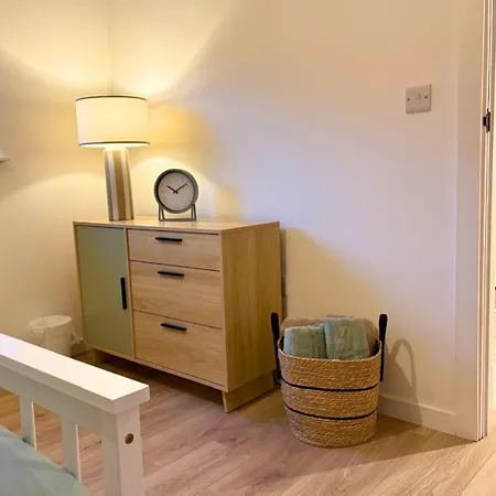 Апартаменты 7 Min From Airport 2 Bedroom *