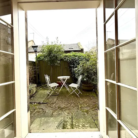 Cozy 1 Bed Garden Flat In The New Town Centre * 에든버러