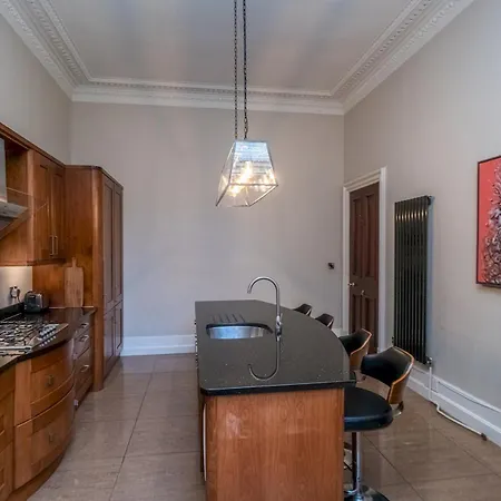 Georgian Elegance With Patio Garden West End - Pass The Keys