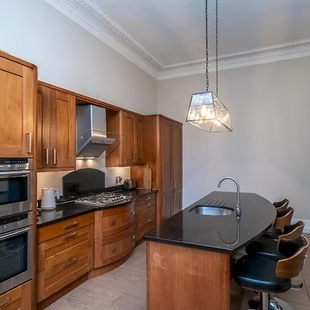 Georgian Elegance With Patio Garden West End - Pass The Keys *