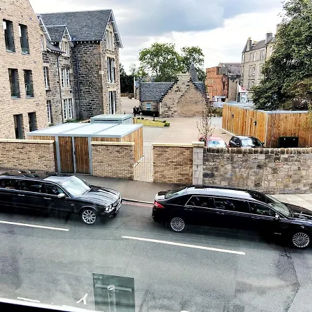 Two-bedroom Retreat Close To Sites * Edinburgh