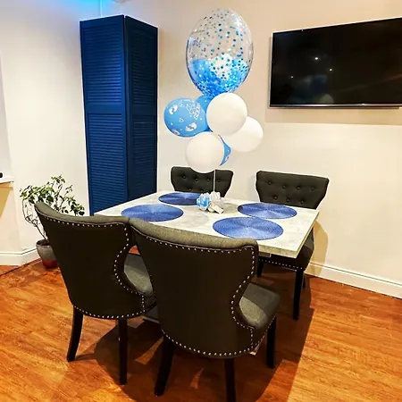 Two-bedroom Retreat Close To Sites דירה