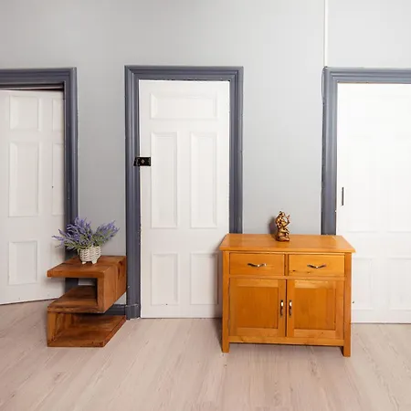 Calton Hill City-centre 3 Bdrm Apartment