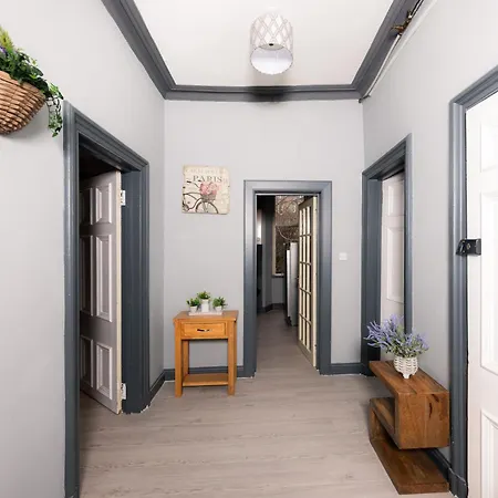 Calton Hill City-centre 3 Bdrm Edinburgh