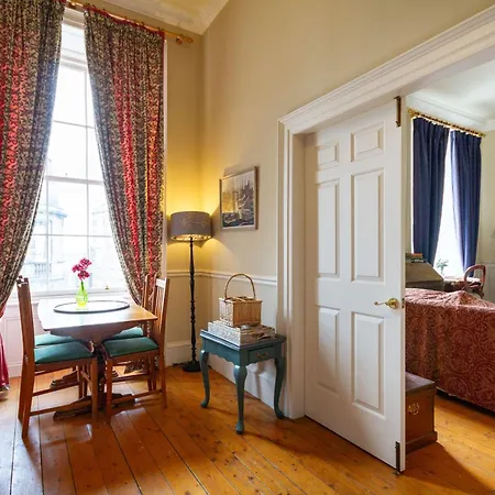 Regal 2bd Georgian Flat In The Heart Of אדינבורו