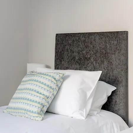 Grassmarket Modern Two Bedroom