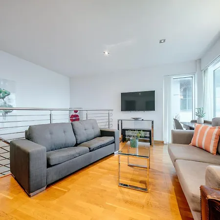 Weston's Penthouse Sleep 10, 6 Beds Free Parking Daire