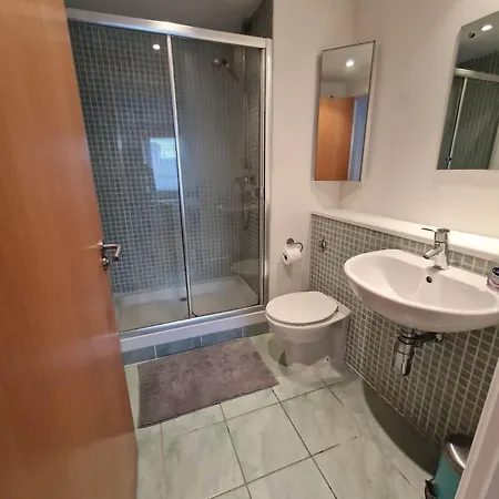 Spacious, Sunny Leith Apartamento Edimburgo