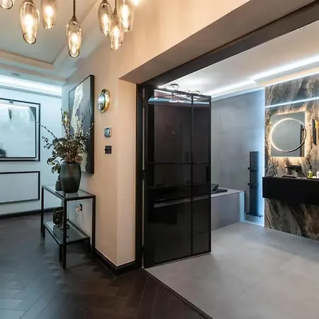 Near Transport - Hot Tub - Fireplace - Sleeps 2 * Édimbourg