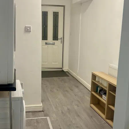 Apartment Cozy With 2 Single Beds
