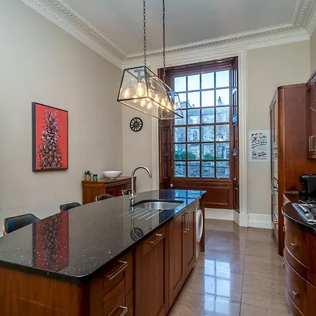 Georgian Elegance With Patio Garden West End - Pass The Keys *