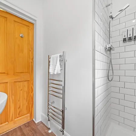 Modern Holyrood 1 Bedroom - *