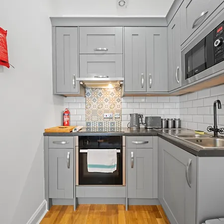 Modern Holyrood 1 Bedroom - דירה