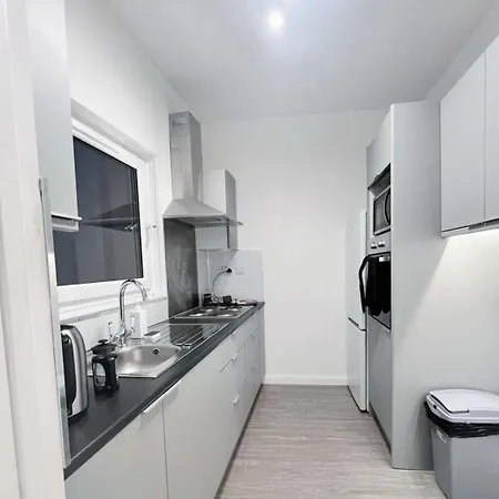 Edinburgh Shore Apartment דירה