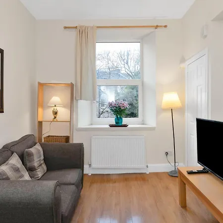 Charming View With Modern Comforts דירה אדינבורו