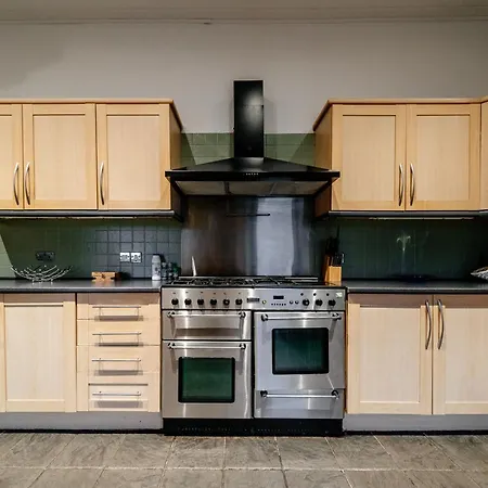 Percys Place Sleep 11, 15 Minute To Centre Free Parking דירה אדינבורו