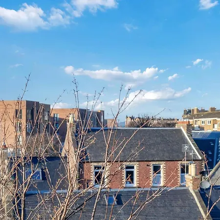 דירה Free On-street Parking *