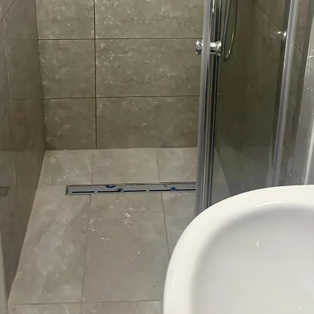 Cozy In Center Apartment Dudley