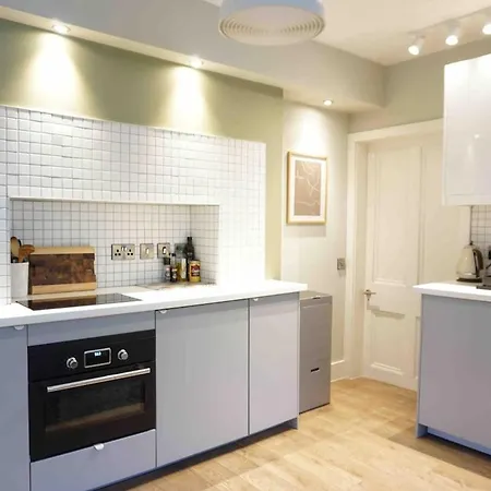 Fully Licensed In Peaceful Neighbourhood