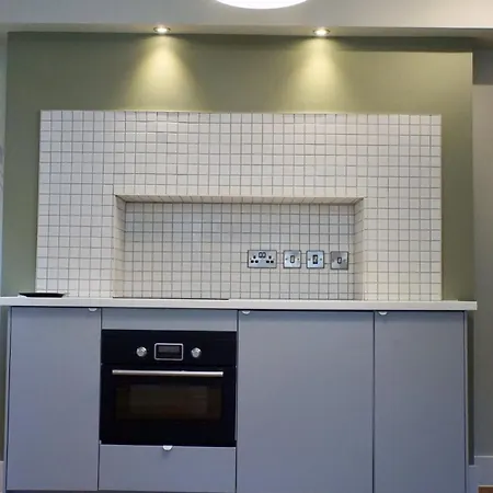 Fully Licensed In Peaceful Neighbourhood Apartamento