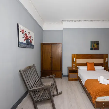 Calton Hill City-centre 3 Bdrm Apartment