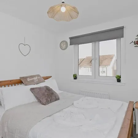 Cozy 2br With Car Parking Apartment Edinburgh