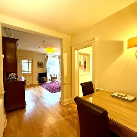 Cozy 1 Bed Garden Flat In The New Town Centre אדינבורו