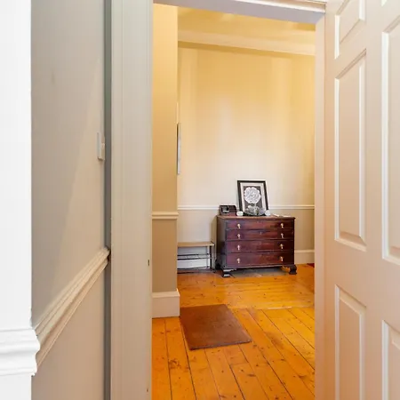 Regal 2bd Georgian Flat In The Heart Of אדינבורו