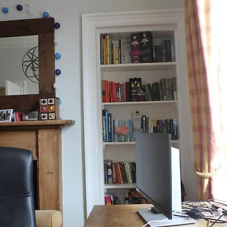 Charming Flat For Couples & Families