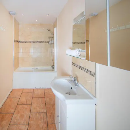 Cosy And Comfortable By Meadows Apartman *