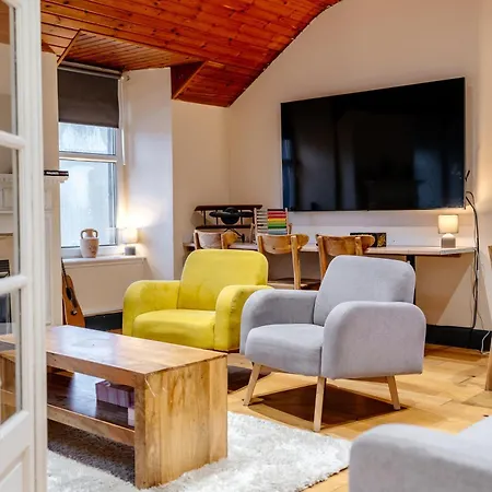 Percys Place Sleep 11, 15 Minute To Centre Free Parking דירה *