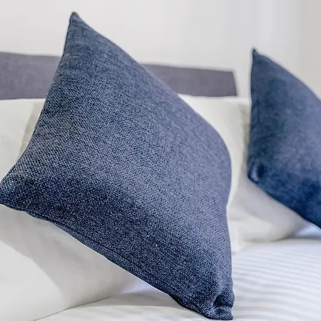 Elliot's Place Free Parking Sleep 4 Cosy 公寓