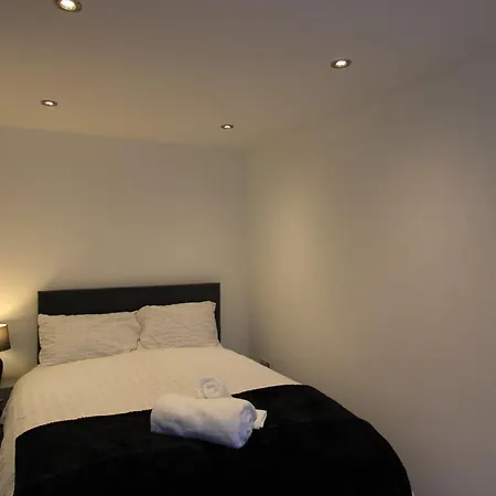 West Luxury 5 Bedroom