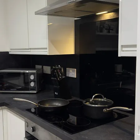 Modern & Cozy In Leith Walk אדינבורו