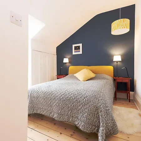 Chic 1-bedroom In New Town Apartment