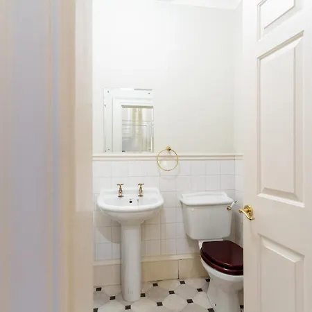Regal 2bd Georgian Flat In The Heart Of אדינבורו