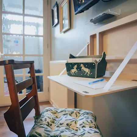Snug 1 Bed In Edinburgh's Juniper Daire