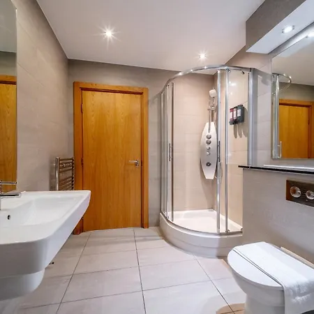 Weston's Penthouse Sleep 10, 8 Beds Free Parking Apartment *